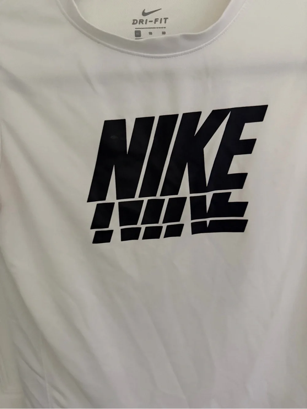 Boy's Nike White Black Dri Fit Tee Shirt Size Extra Large